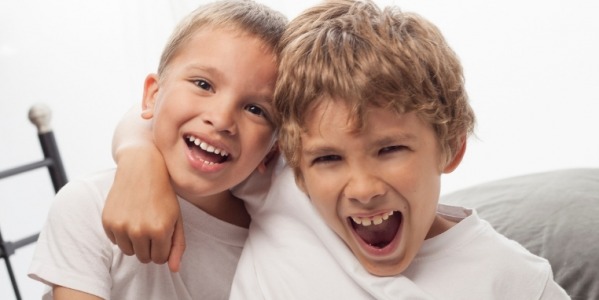 CÓMO EDUCAR LA RELACIÓN ENTRE HERMANOS